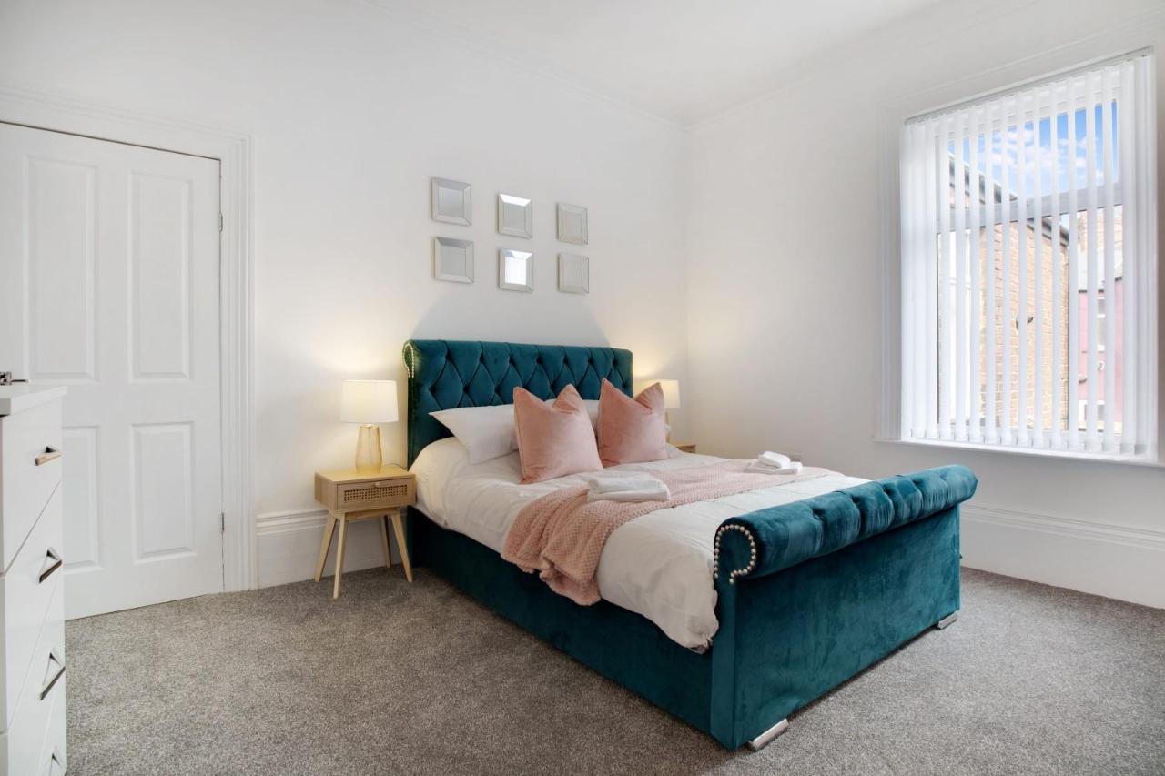 Stunning 4-Bedroom, 2 Bathrooms In Sunderland Sunderland  Extérieur photo